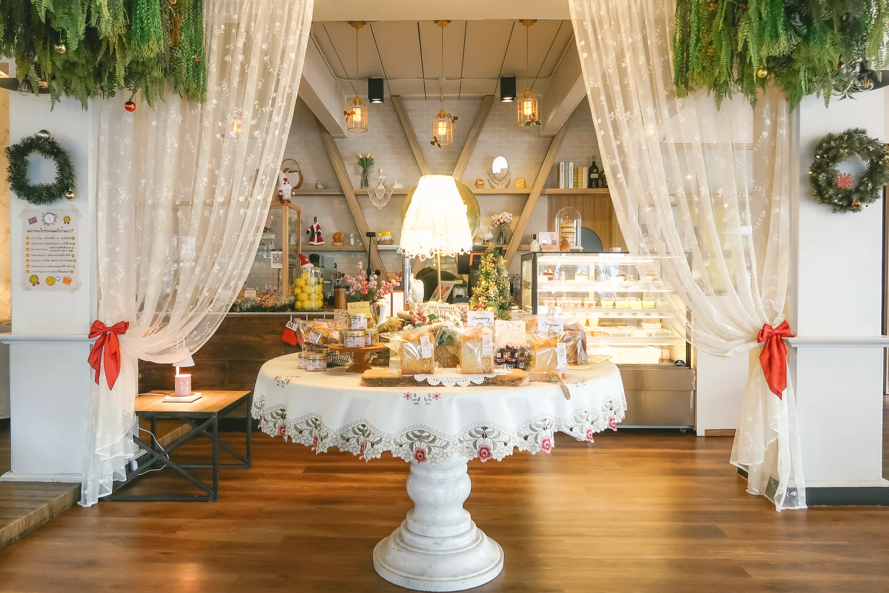 บรรยากาศอบอุ่นของ The Catch Up Bakeroom คาเฟ่ใกล้สนามบินสุวรรณภูมิ