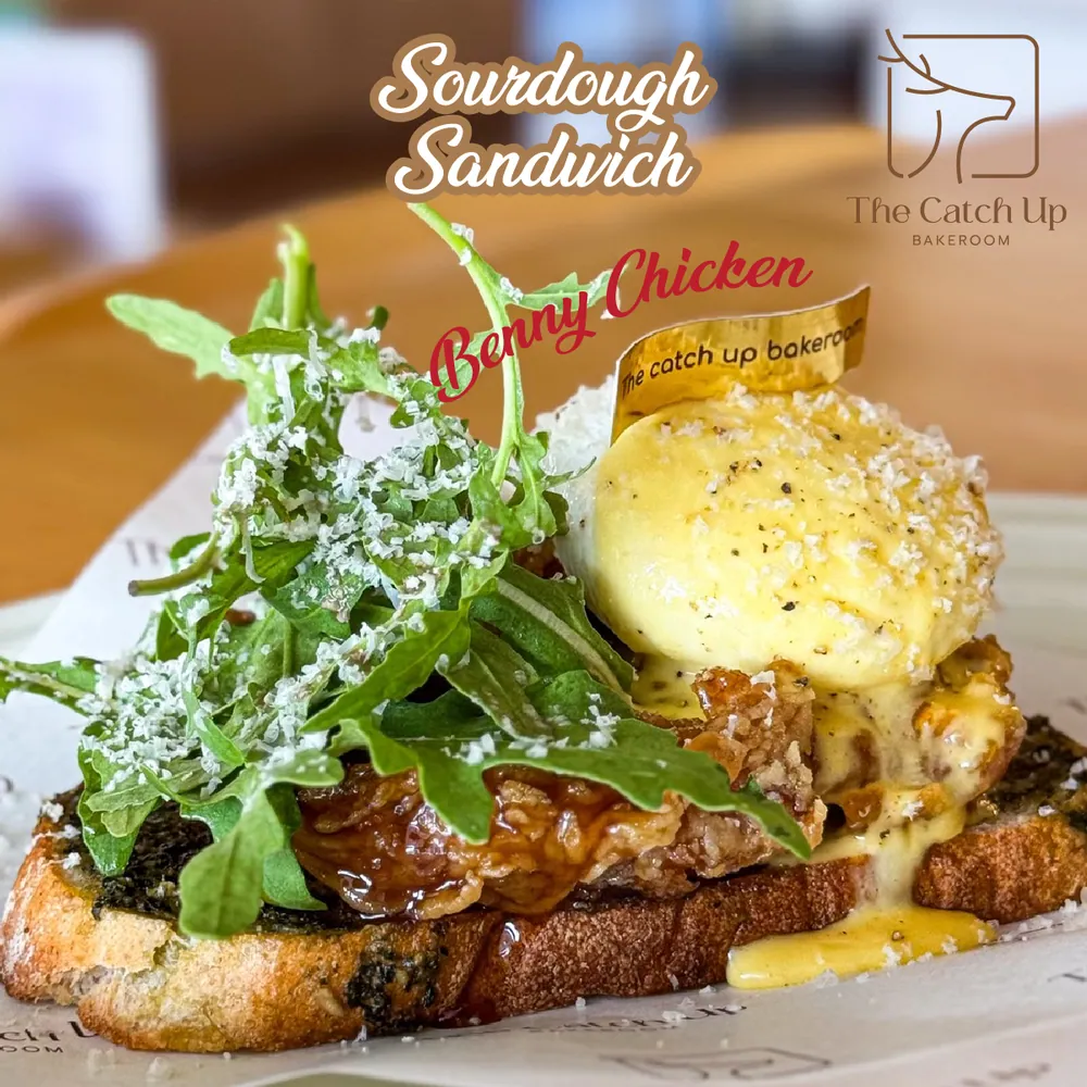 Benny Chicken ซาวโดว์บรันช์ของ The Catch Up Bakeroom